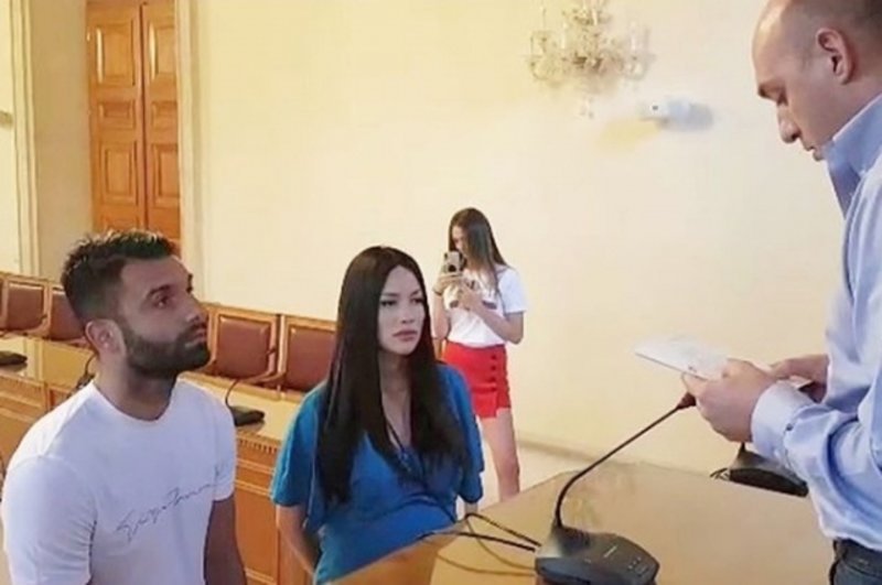 Παντρεύτηκε ο Γιώργος Τζαβέλλας με την Αθηνά Πικράκη στο Ηράκλειο /Φωτογραφία instagram