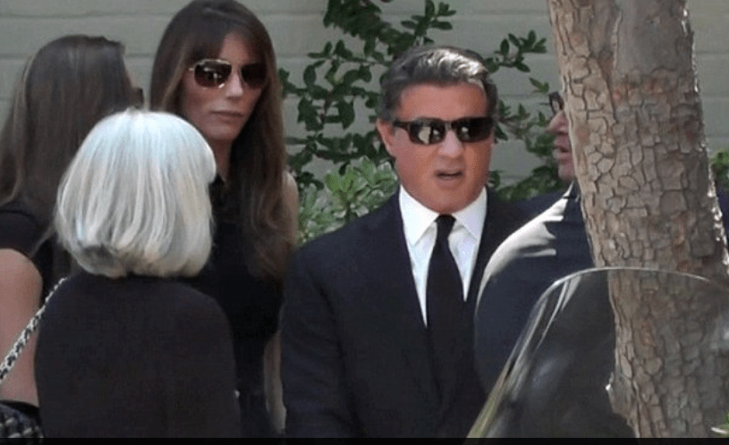 Η κηδεία του Σεϊτζ Σταλόνε - Συντετριμμένος ο γνωστός ηθοποιός [εικόνες] | iefimerida.gr 1