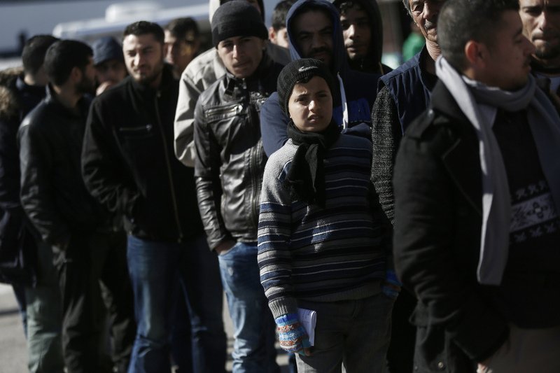 Γέμισε ο ΟΛΠ πρόσφυγες και μετανάστες: Πάνω από 3.000 άτομα στις εγκαταστάσεις στο λιμάνι [εικόνες] | iefimerida.gr 1