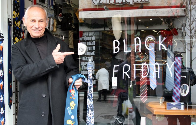 Black Friday μανία στα συνοικιακά μαγαζιά: Προσφορές σε νύχια, τυρόπιτες, καφέδες! [εικόνες] | iefimerida.gr 0