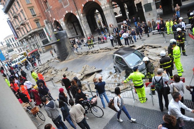 Υποβρύχιο «χάθηκε» και βγήκε στους δρόμους του Μιλάνου – Η απίστευτης έμπνευσης διαφήμιση [εικόνες & βίντεο] | iefimerida.gr 1