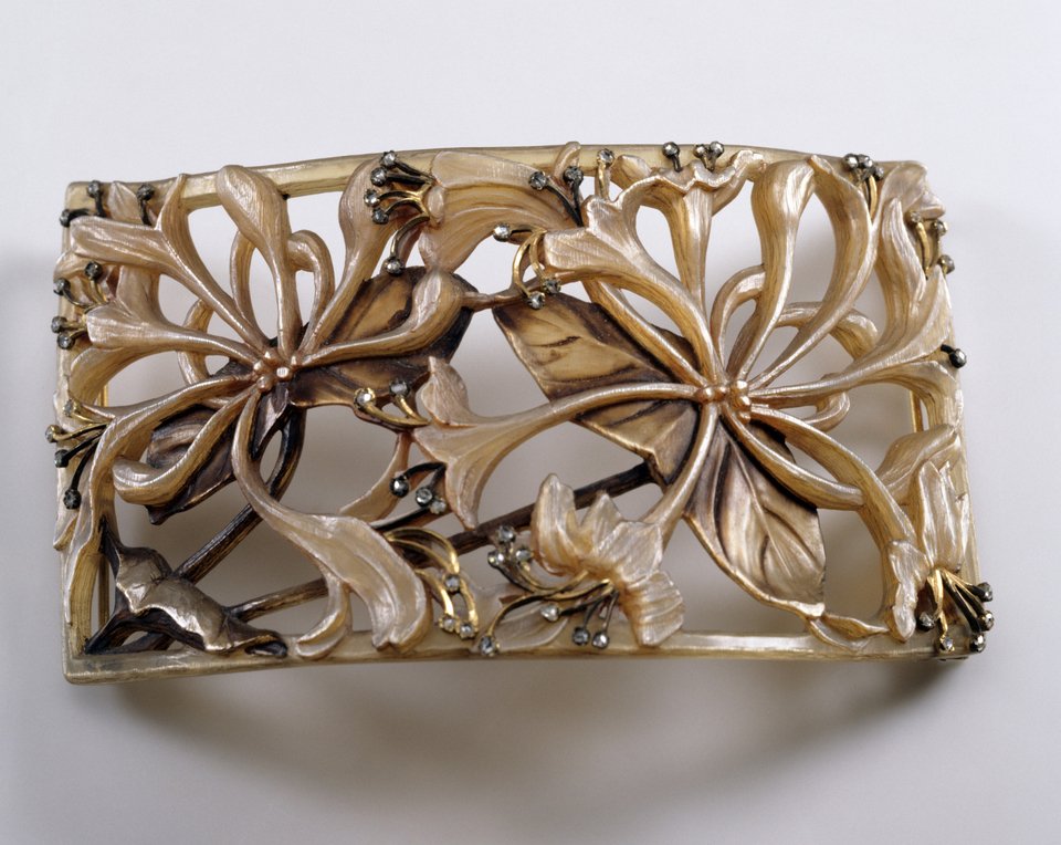 Γλυπτά, υφάσματα και αντικείμενα Art Nouveau από το φημισμένο Μουσείο της Βάδης στο Μπενάκη [εικόνες]  | iefimerida.gr 2