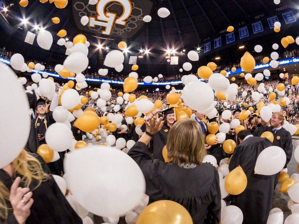 25 πανεπιστήμια στις ΗΠΑ που εξασφαλίζουν στους αποφοίτους τους μισθό «χρυσάφι» [λίστα] | iefimerida.gr 5