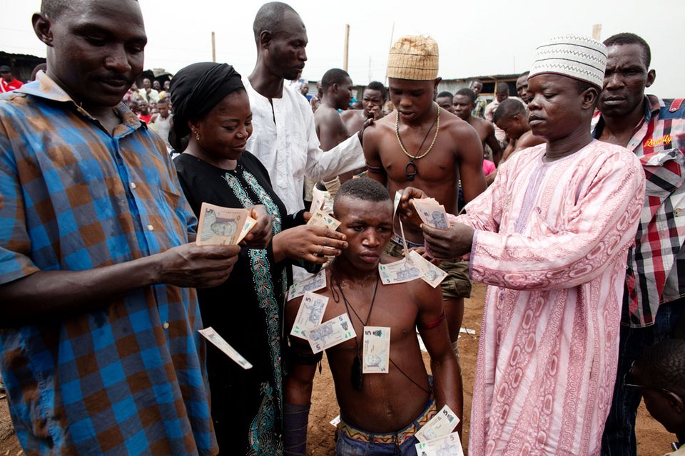 Dambe: Μια πολεμική τέχνη γεμάτη βία και ωμότητα -Σκληροτράχηλοι Νιγηριανοί μάχονται μέχρι θανάτου [εικόνες] | iefimerida.gr 8