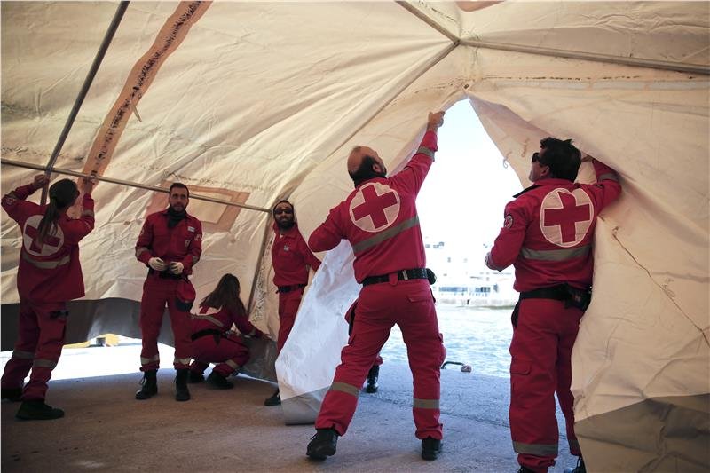 Αποβιβάστηκαν στην Ιεράπετρα οι 595 μετανάστες του «Baris» [εικόνες] | iefimerida.gr 6