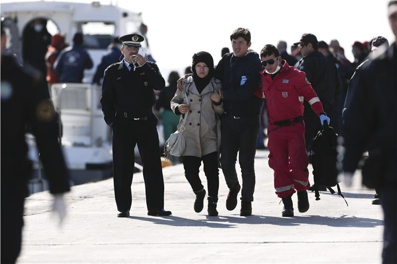 Αποβιβάστηκαν στην Ιεράπετρα οι 595 μετανάστες του «Baris» [εικόνες] | iefimerida.gr 0