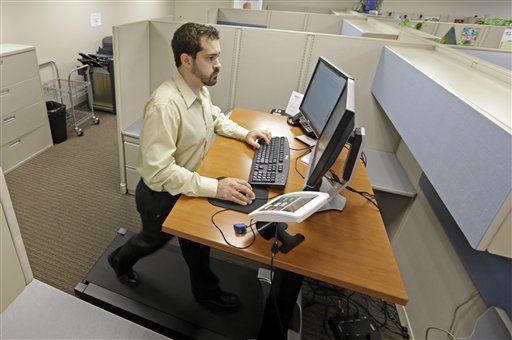 Τέρμα οι καρέκλες στα γραφεία – Οι Αμερικανοί κάνουν διάδρομο ή ποδήλατο όσο δουλεύουν στον υπολογιστή [εικόνες] | iefimerida.gr 1