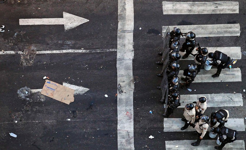 Καζάνι που βράζει η Βενεζουέλα: Συγκλονιστικά στιγμιότυπα από τις αντικυβερνητικές διαδηλώσεις [εικόνες] | iefimerida.gr 3