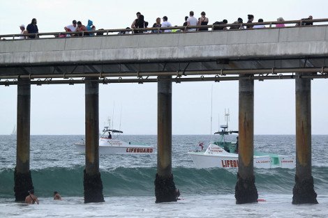 Τρόμος σε παραλία στο Λος Αντζελες: Ενας νεκρός και 13 τραυματίες από χτύπημα κεραυνού στη Βένις Μπιτς [βίντεο&εικόνες] | iefimerida.gr 0