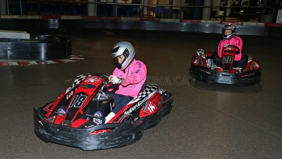 Ο Μέσι και η παρέα του στην Μπαρτσελόνα κάνουν καρτ [εικόνες] | iefimerida.gr 9