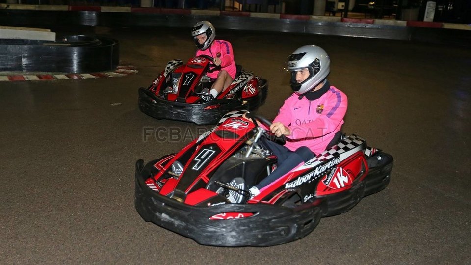 Ο Μέσι και η παρέα του στην Μπαρτσελόνα κάνουν καρτ [εικόνες] | iefimerida.gr 8