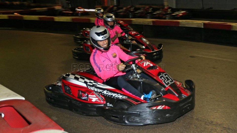 Ο Μέσι και η παρέα του στην Μπαρτσελόνα κάνουν καρτ [εικόνες] | iefimerida.gr 5