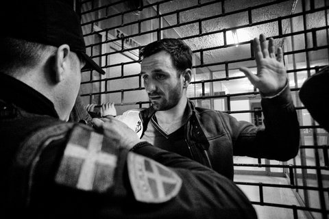 Οι New York Times αποθεώνουν τον Ελληνα φωτογράφο Νίκο Πηλό που κατέγραψε την άλλη όψη της κρίσης -Οι φωτογραφίες του ξεχειλίζουν συναίσθημα [εικόνες]   | iefimerida.gr 3