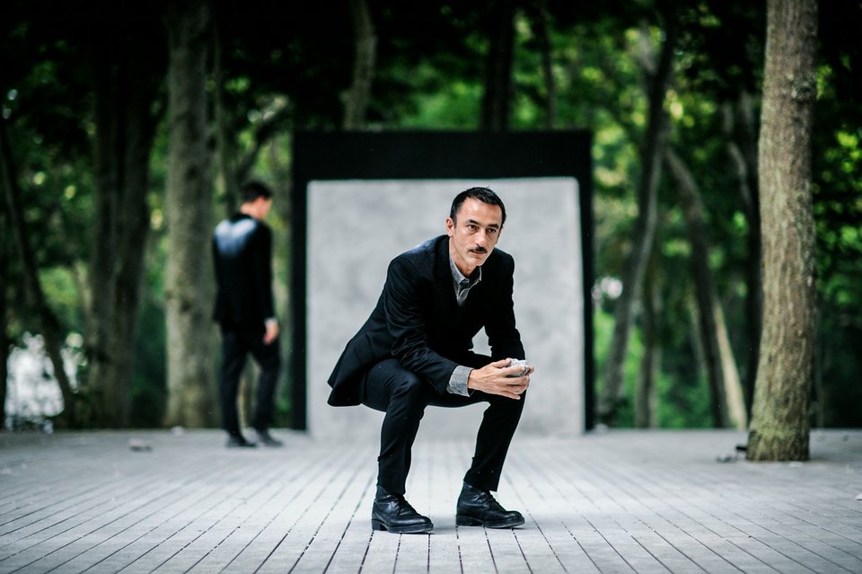 Η Νέα Υόρκη έκθαμβη μπροστά στον Σίσυφο-θραύσμα του Δημήτρη Παπαϊωάννου -Σπάνιας αισθητικής στιγμιότυπα από το Watermill [εικόνες] | iefimerida.gr 0