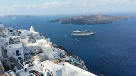 Επέλαση Κινέζων στη Σαντορίνη: Καταφτάνουν σωρηδόν για να παντρευτούν [εικόνες] | iefimerida.gr 0