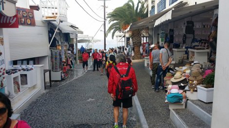 Επέλαση Κινέζων στη Σαντορίνη: Καταφτάνουν σωρηδόν για να παντρευτούν [εικόνες] | iefimerida.gr 1