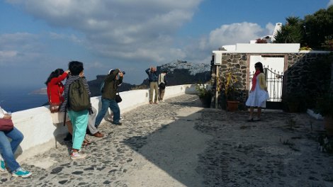 Επέλαση Κινέζων στη Σαντορίνη: Καταφτάνουν σωρηδόν για να παντρευτούν [εικόνες] | iefimerida.gr 4