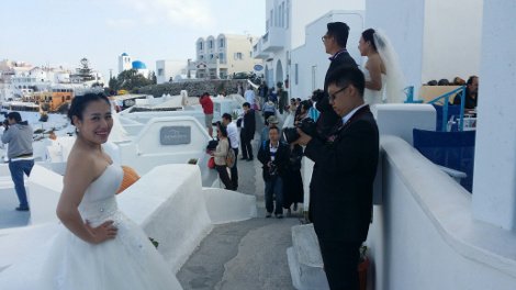 Επέλαση Κινέζων στη Σαντορίνη: Καταφτάνουν σωρηδόν για να παντρευτούν [εικόνες] | iefimerida.gr 5