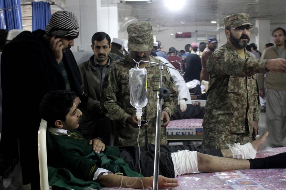 Συγκλονίζουν οι μαρτυρίες παιδιών από το μακελειό στο Πακιστάν: Εκαψαν τη δασκάλα μπροστά στα μάτια μας [εικόνες] | iefimerida.gr 2