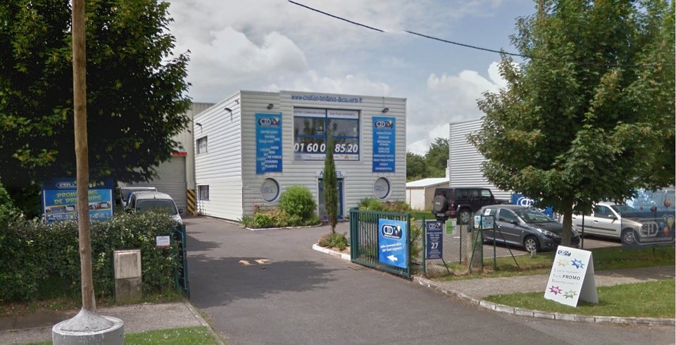 Κραυγή αγωνίας στο Facebook από τους συγγενείς των εργαζομένων στο τυπογραφείο όπου έχουν ταμπουρωθεί οι μακελάρηδες [εικόνες] | iefimerida.gr 1