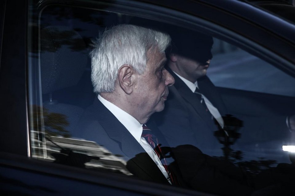 Πώς κάθισαν στο Προεδρικό στο γεύμα κορυφής: Διαγωνίως και σε... απόσταση ασφαλείας Τσίπρας-Σαμαράς | iefimerida.gr 0