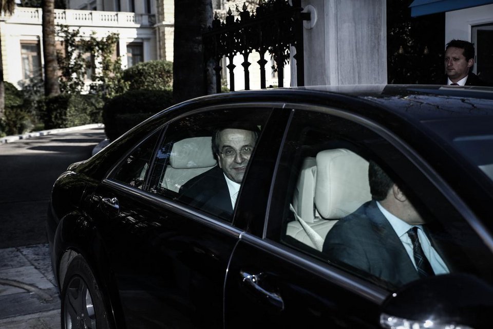 Πώς κάθισαν στο Προεδρικό στο γεύμα κορυφής: Διαγωνίως και σε... απόσταση ασφαλείας Τσίπρας-Σαμαράς | iefimerida.gr 2
