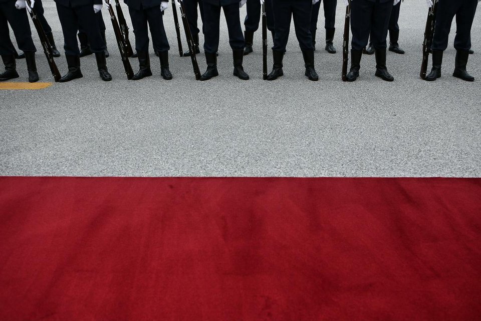 Η Ζωή στο Πεντάγωνο -Κόκκινα χαλιά, επιθεώρησε άγημα [εικόνες] | iefimerida.gr 5