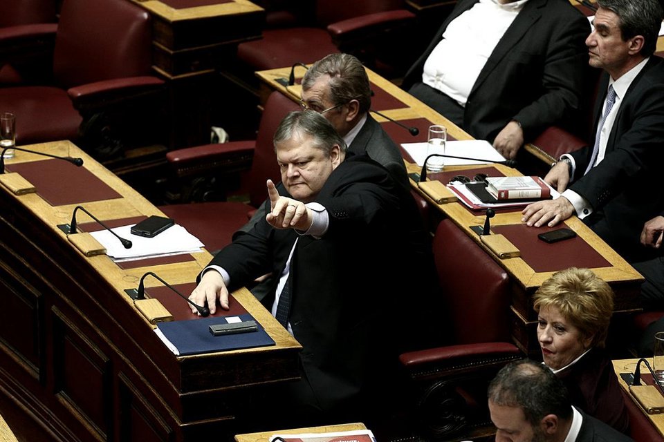 Στα άκρα η σύγκρουση Τσίπρα και πολιτικών αρχηγών για τα Μνημόνια | iefimerida.gr 6