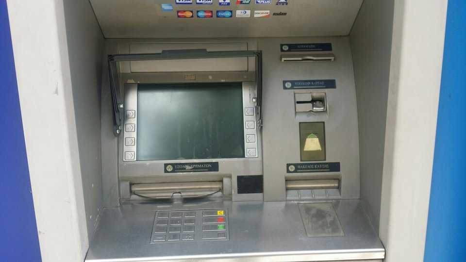 Αδεια τα ΑΤΜ σε πολλές περιοχές της Αθήνας [εικόνες] | iefimerida.gr 3