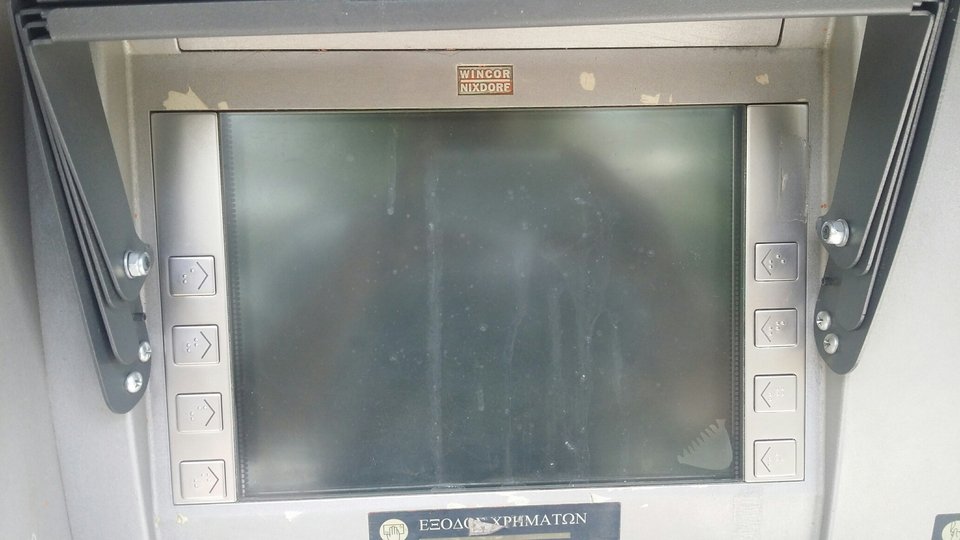 Αδεια τα ΑΤΜ σε πολλές περιοχές της Αθήνας [εικόνες] | iefimerida.gr 4