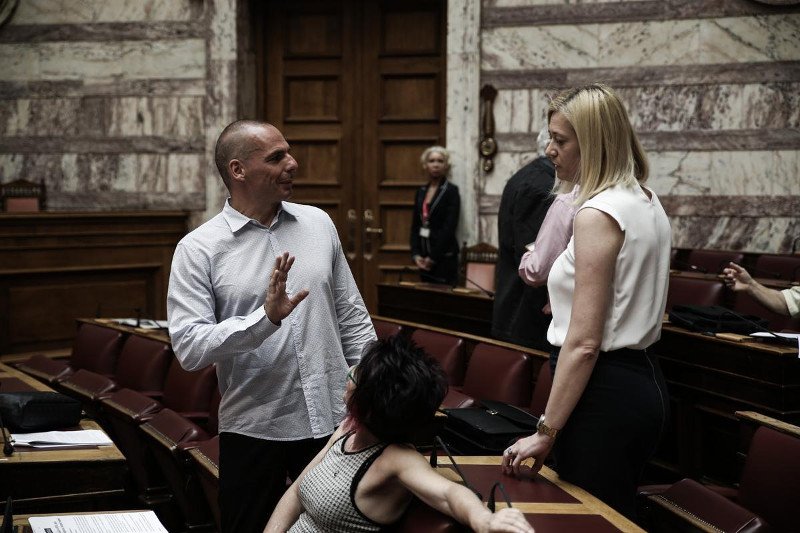 Νταούλια πολέμου στη Βουλή: Πηγαδάκια, αγωνία Τσακαλώτου, ο cool Βαρουφάκης [εικόνες] | iefimerida.gr 27