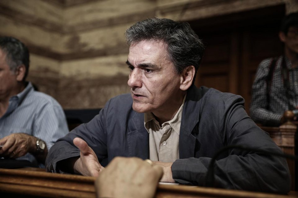 Νταούλια πολέμου στη Βουλή: Πηγαδάκια, αγωνία Τσακαλώτου, ο cool Βαρουφάκης [εικόνες] | iefimerida.gr 4