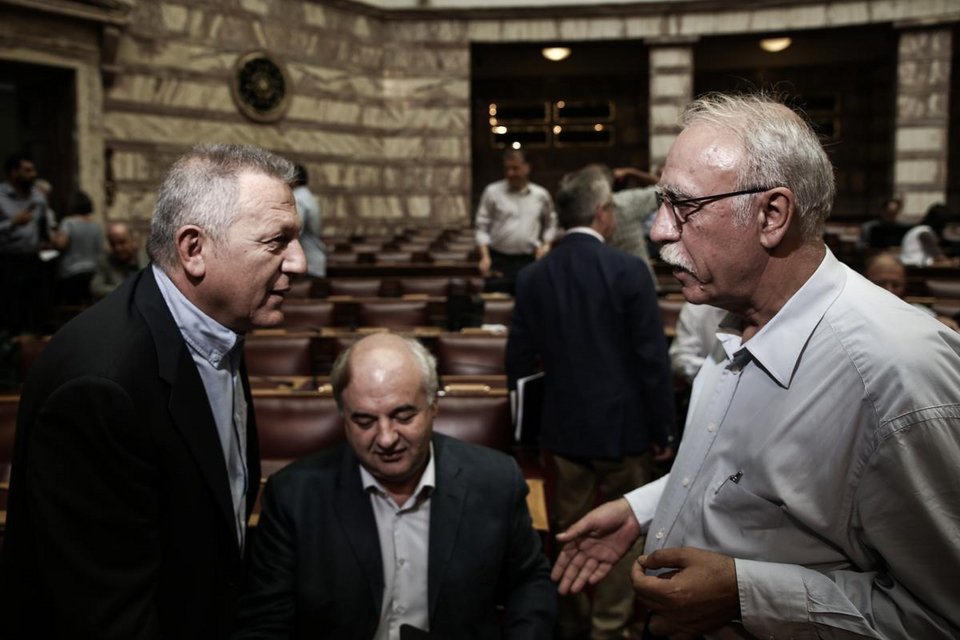 Νταούλια πολέμου στη Βουλή: Πηγαδάκια, αγωνία Τσακαλώτου, ο cool Βαρουφάκης [εικόνες] | iefimerida.gr 29