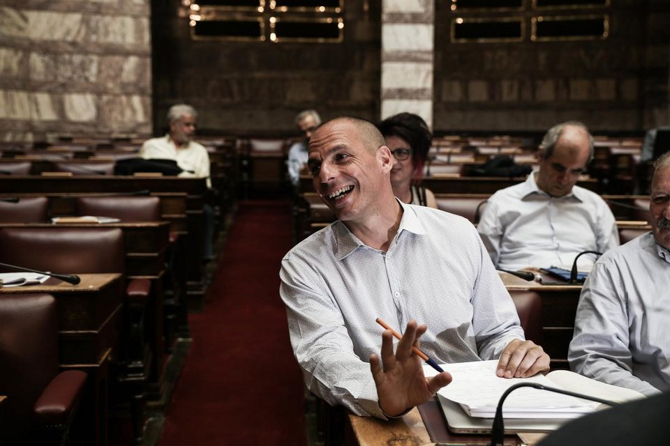 Νταούλια πολέμου στη Βουλή: Πηγαδάκια, αγωνία Τσακαλώτου, ο cool Βαρουφάκης [εικόνες] | iefimerida.gr 26