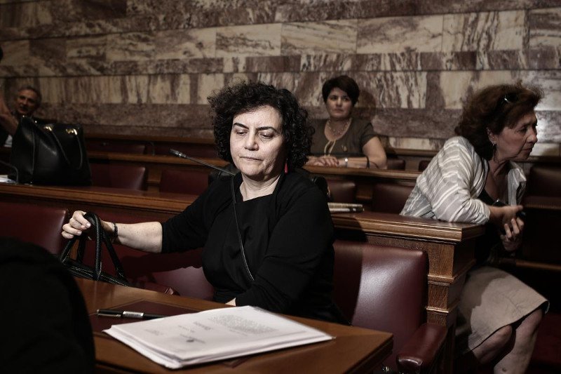 Το φιλί της Ζωής στον Τσίπρα καρέ-καρέ [εικόνες] | iefimerida.gr 9