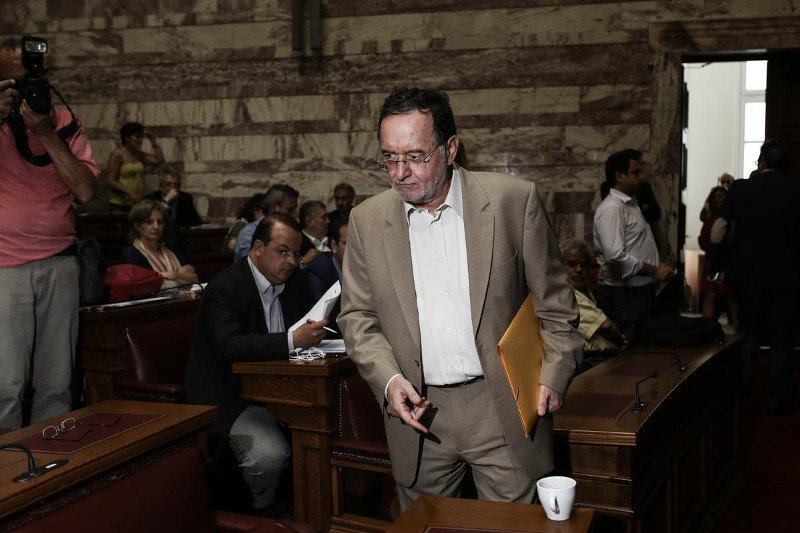 Το φιλί της Ζωής στον Τσίπρα καρέ-καρέ [εικόνες] | iefimerida.gr 10