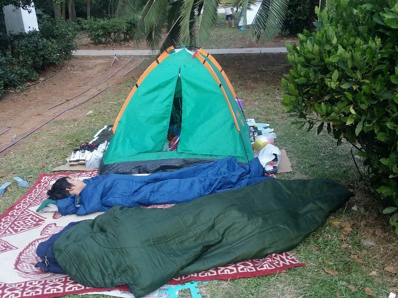 Καταυλισμός μεταναστών το Πεδίον του Αρεως:  Παραμένουν οι σκηνές στο πάρκο [εικόνες] | iefimerida.gr 4