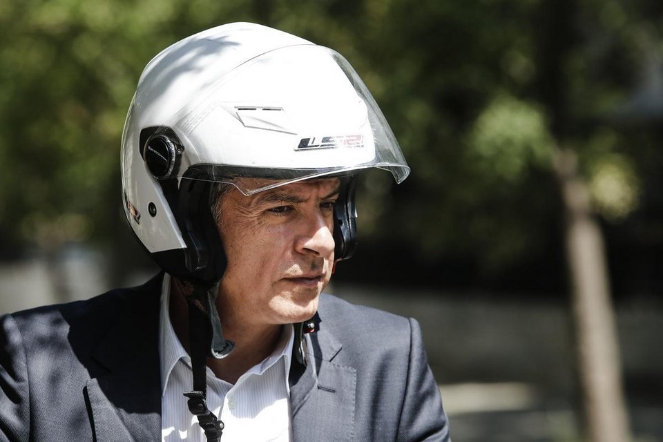 Το σκούτερ του Θεοδωράκη και η... ζήλια του Τσίπρα [εικόνες] | iefimerida.gr 4