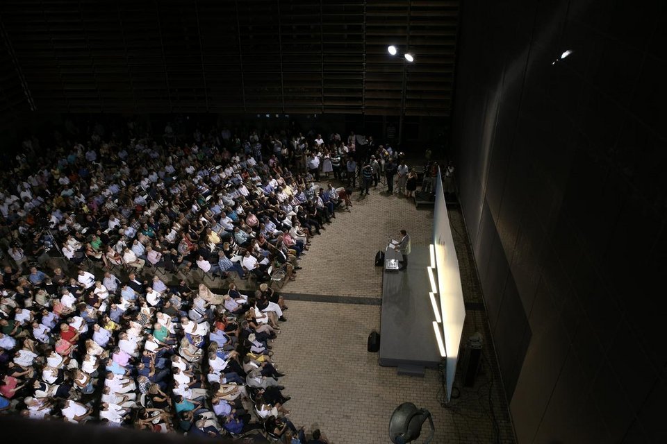 Επίθεση Θεοδωράκη στην κυβέρνηση: Διόριζαν συγγενείς και φίλους, ήταν έτοιμοι για το δικό τους πλιάτσικο [εικόνες] | iefimerida.gr 4