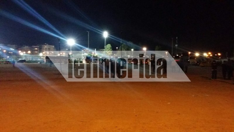 Εφτασαν τα πρώτα λεωφορεία με μετανάστες στο Π. Φάληρο -Αποβιβάζονται και φεύγουν τρέχοντας [εικόνες & βίντεο] | iefimerida.gr 7