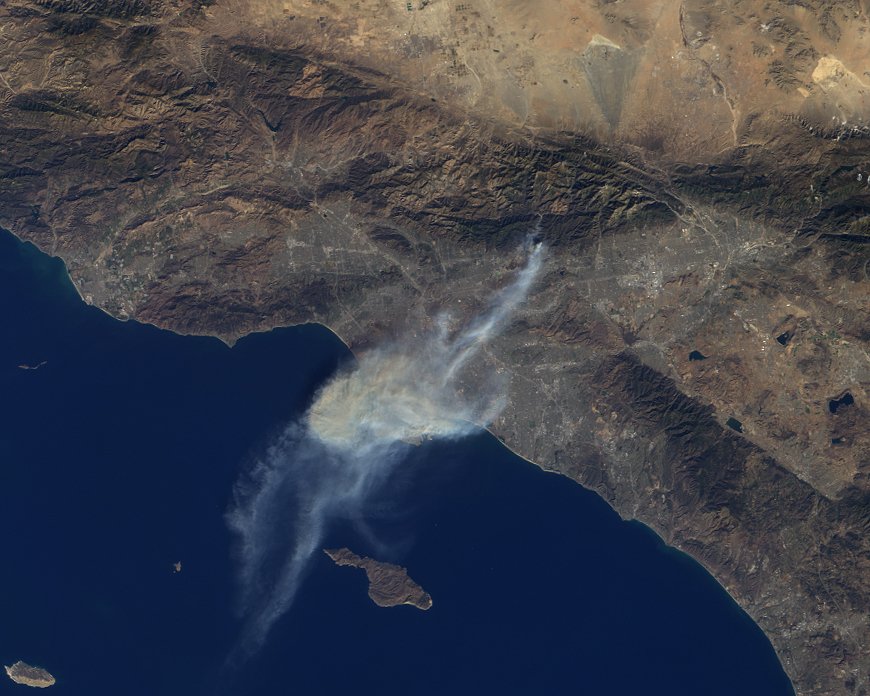 Πύρινη λαίλαπα στην Καλιφόρνια -Μάχη με τις φλόγες δίνουν για 11η μέρα οι πυροσβέστες [εικόνες]  | iefimerida.gr 1