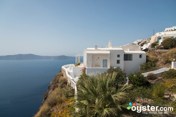 Ταξιδιωτικό site βρήκε το ξενοδοχείο στη Σαντορίνη με την καλύτερη θέα στην Καλντέρα [εικόνες] | iefimerida.gr 0