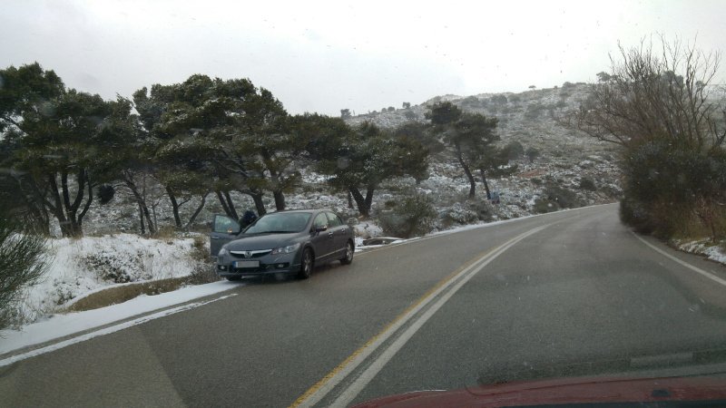 Στα λευκά η Αττική -Χιόνι στα Βόρεια Προάστια [εικόνες] | iefimerida.gr 0