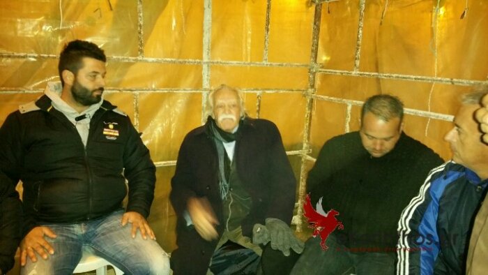 Στο αγροτικό μπλόκο του Ισθμού ο Μανώλης Γλέζος [εικόνες] | iefimerida.gr 3