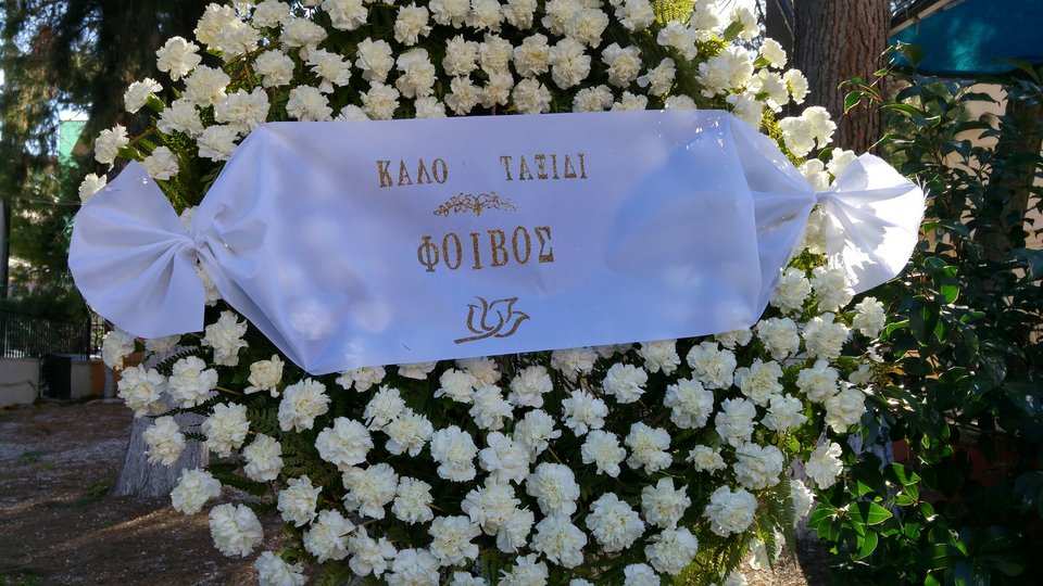 Ράγισαν καρδιές στη Ν. Ιωνία: Χιλιάδες στο τελευταίο «αντίο» στον Παντελίδη -Με την ελληνική σημαία πάνω στο φέρετρο [εικόνες & βίντεο] | iefimerida.gr 17