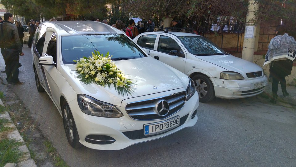 Ράγισαν καρδιές στη Ν. Ιωνία: Χιλιάδες στο τελευταίο «αντίο» στον Παντελίδη -Με την ελληνική σημαία πάνω στο φέρετρο [εικόνες & βίντεο] | iefimerida.gr 22