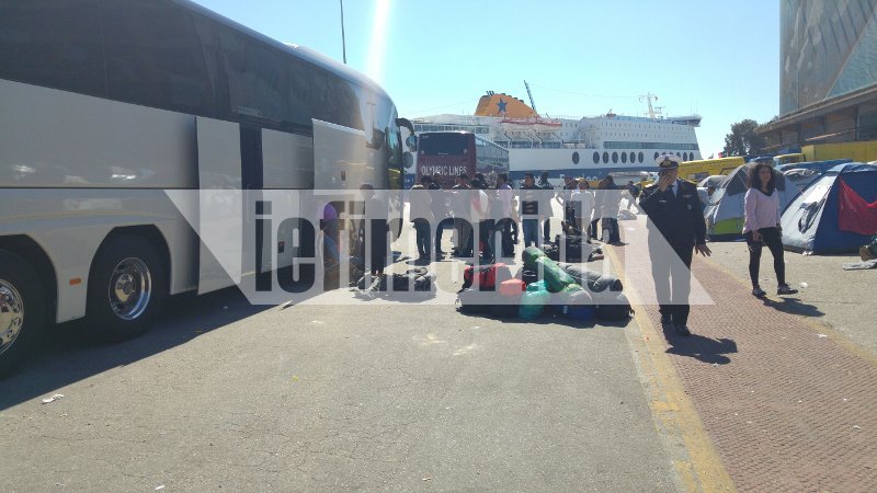 Και στον Κατσικά Ιωαννίνων πρόσφυγες από τον Πειραιά [εικόνες] | iefimerida.gr 3