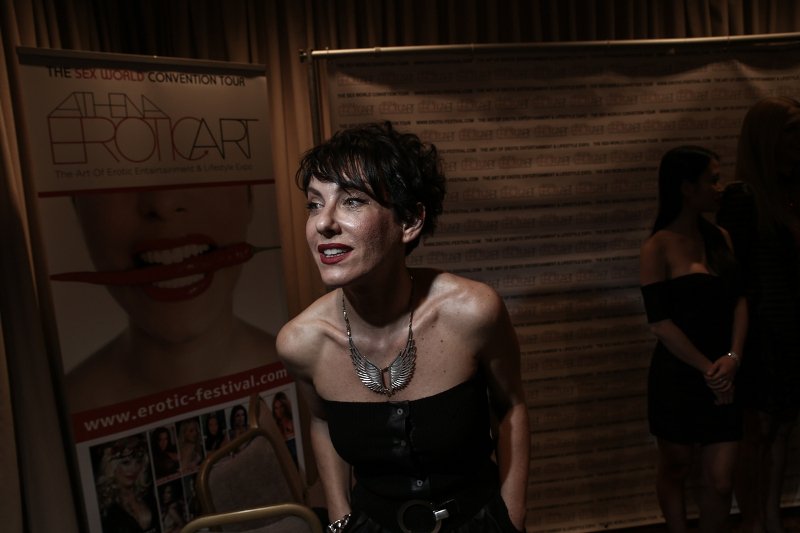 Η Τσιτσιολίνα απάντησε ποιος είναι πιο σέξι -Τσίπρας ή Καμμένος [εικόνες] | iefimerida.gr 6