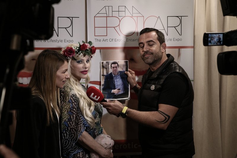 Η Τσιτσιολίνα απάντησε ποιος είναι πιο σέξι -Τσίπρας ή Καμμένος [εικόνες] | iefimerida.gr 0