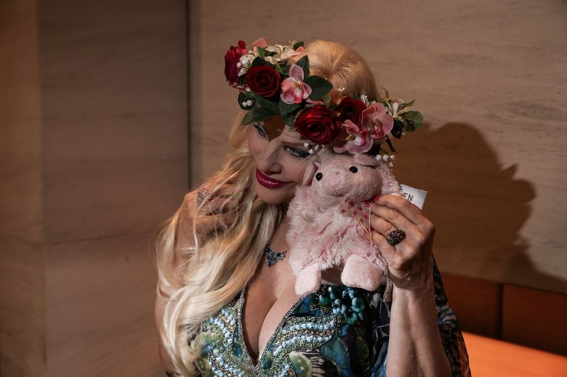 Η Τσιτσιολίνα απάντησε ποιος είναι πιο σέξι -Τσίπρας ή Καμμένος [εικόνες] | iefimerida.gr 2